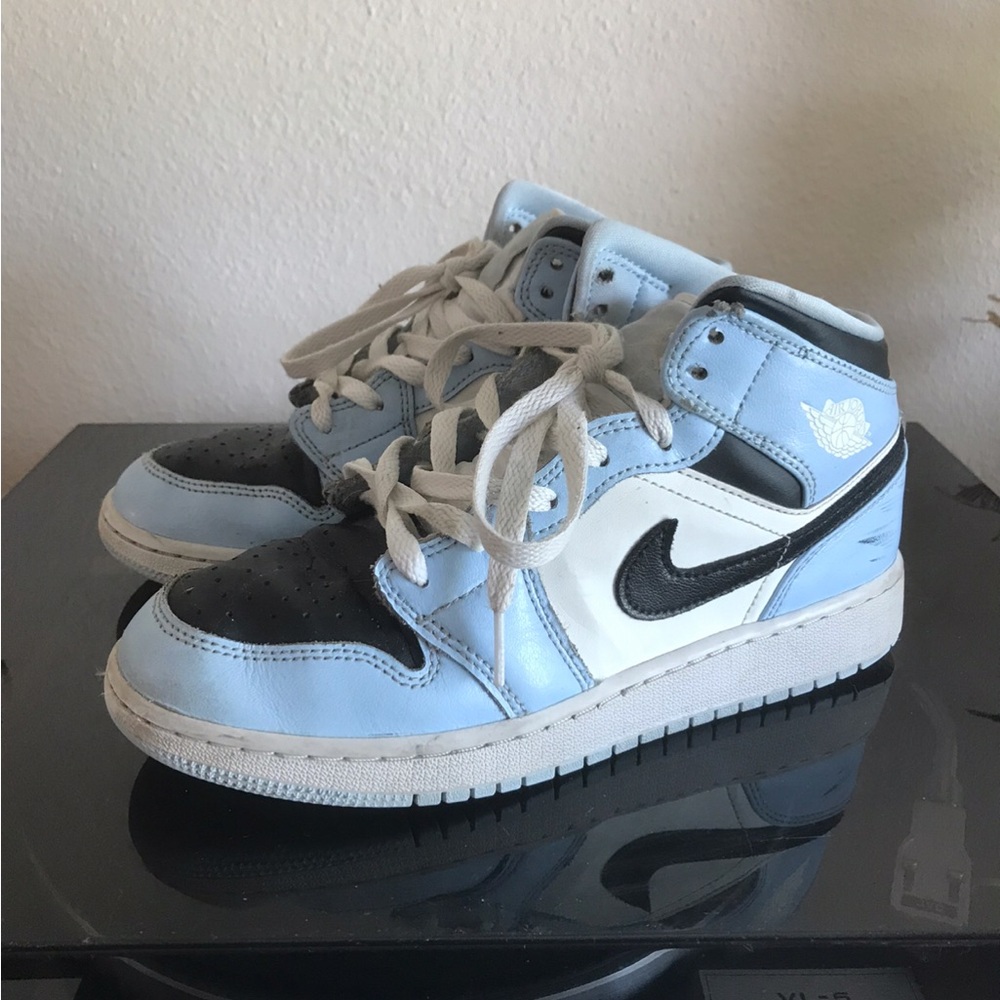 Nike Air Jordan 1 Mid Ice Blue UNC 555112-401 GS Size US 5Y / Women’s 6.5